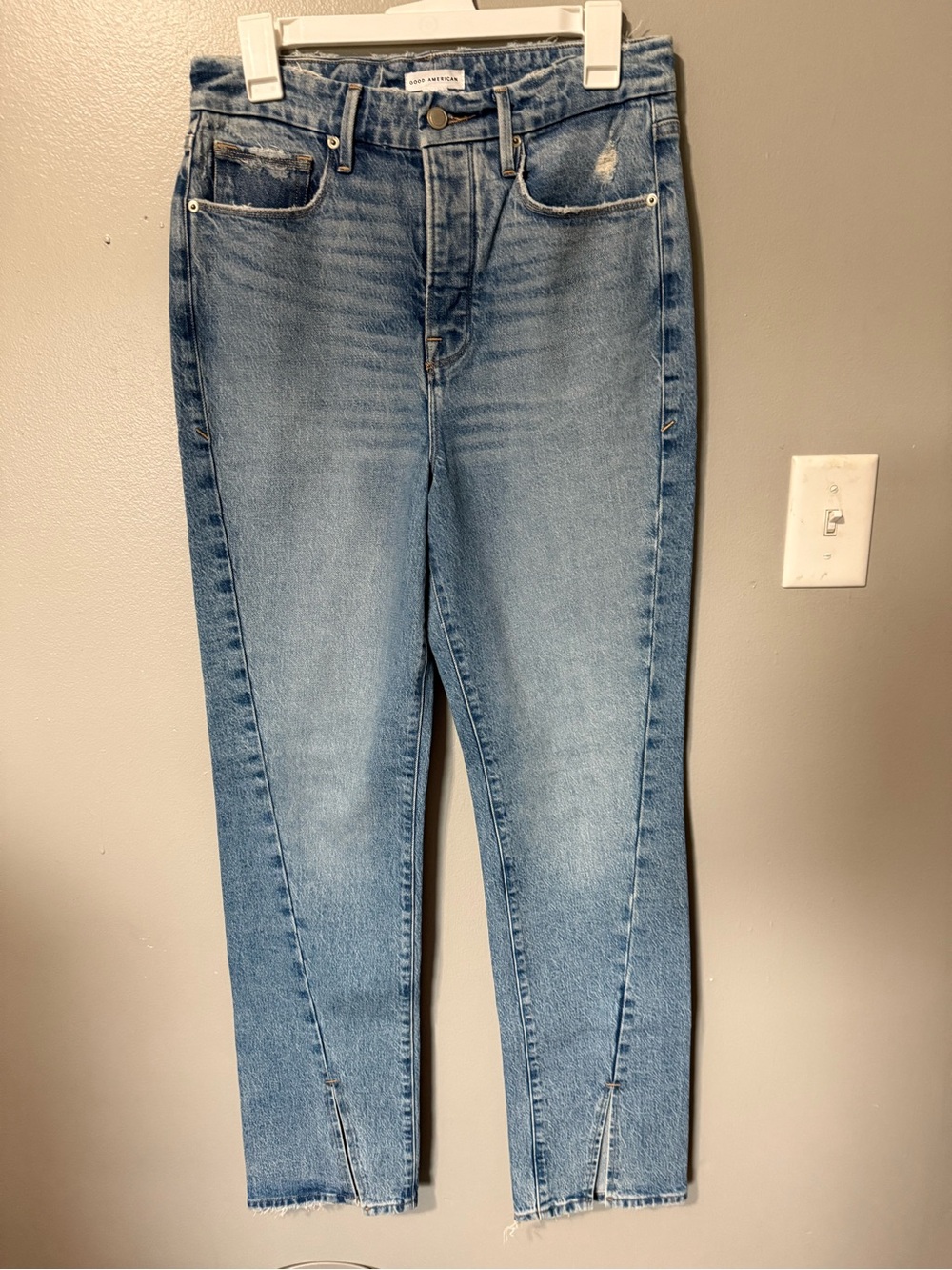 Good American Light Blue Straight-Leg High-Rise Jeans size 6